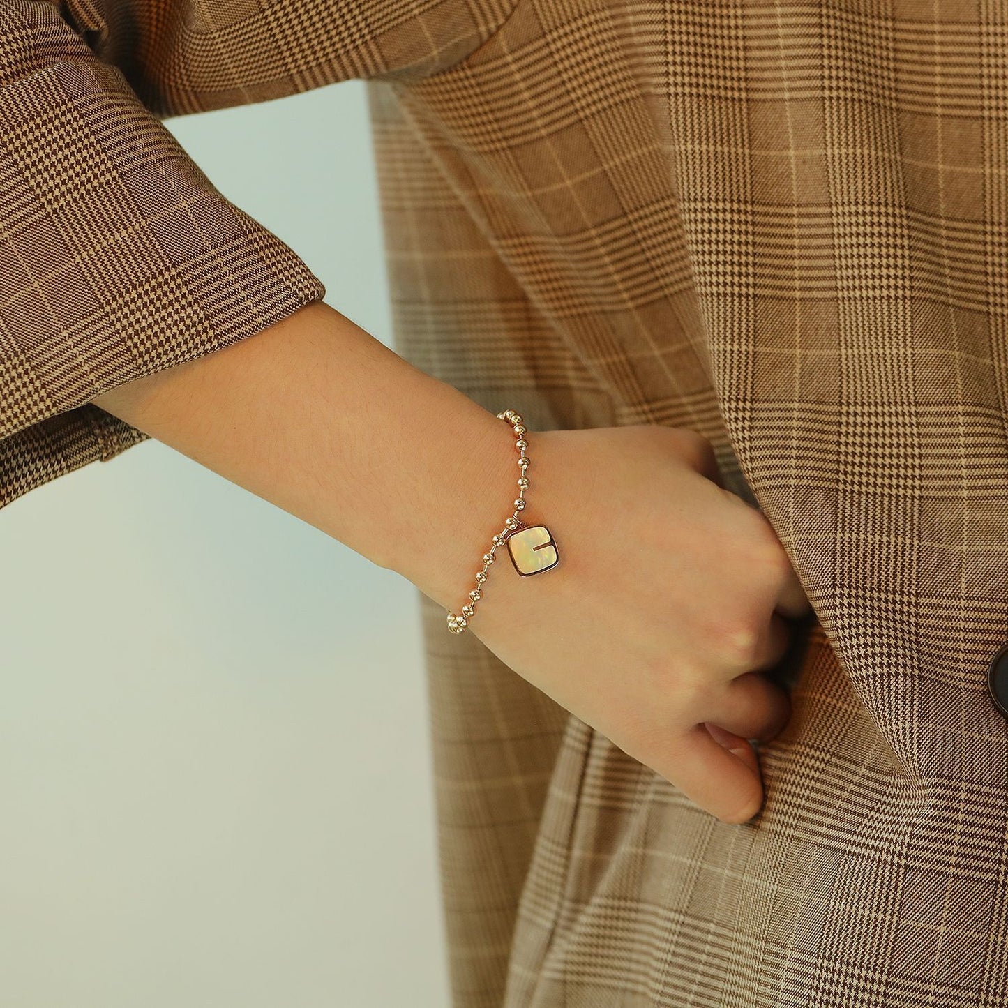 Ladies new round bead titanium steel mother shell