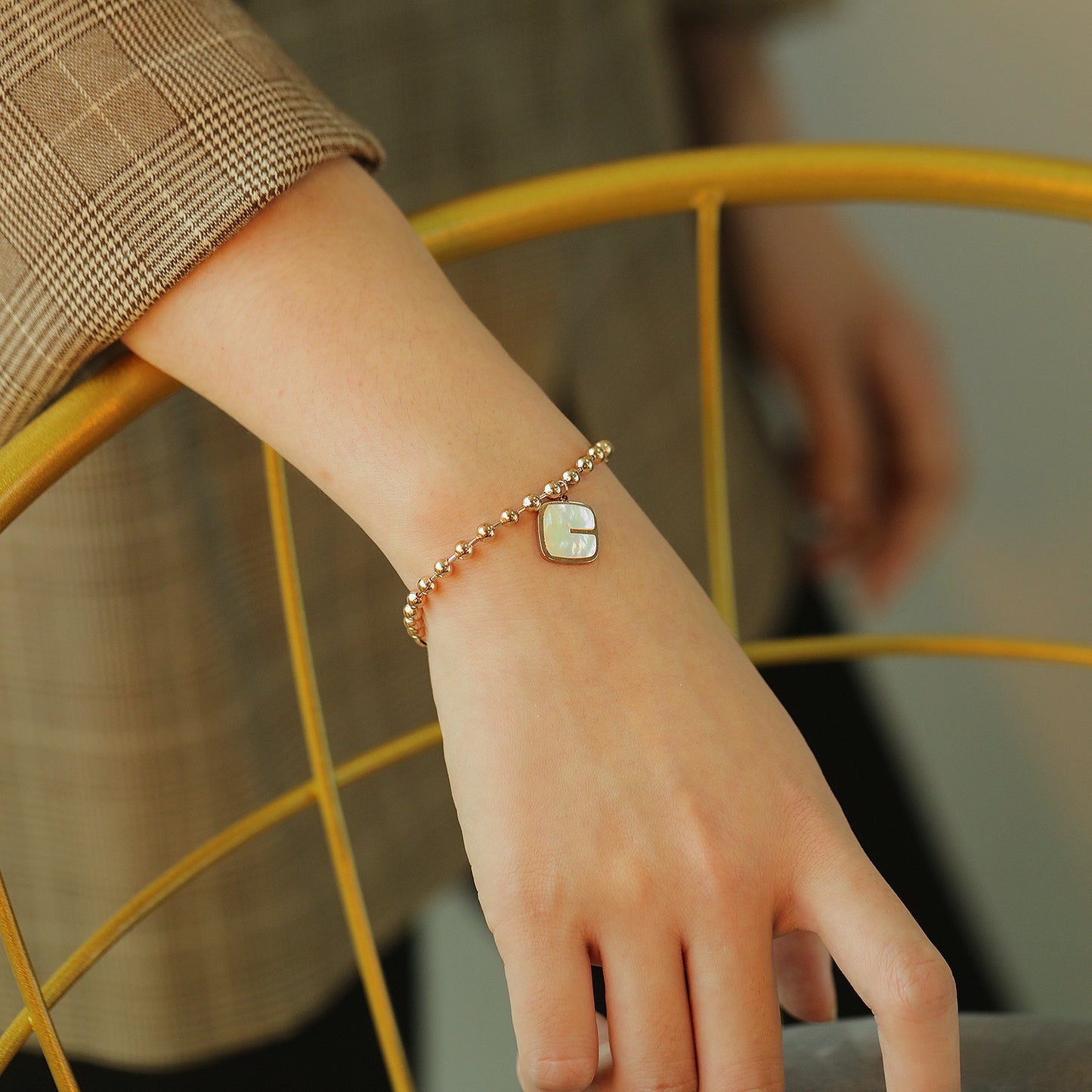 Ladies new round bead titanium steel mother shell